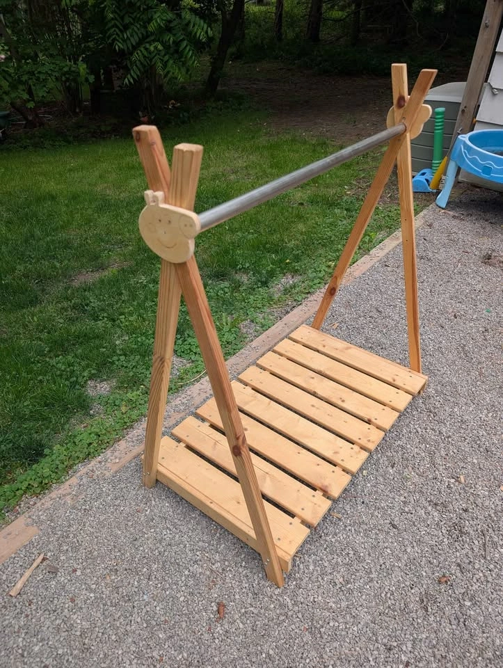 Montessori wood kids clothing rack - photo 3