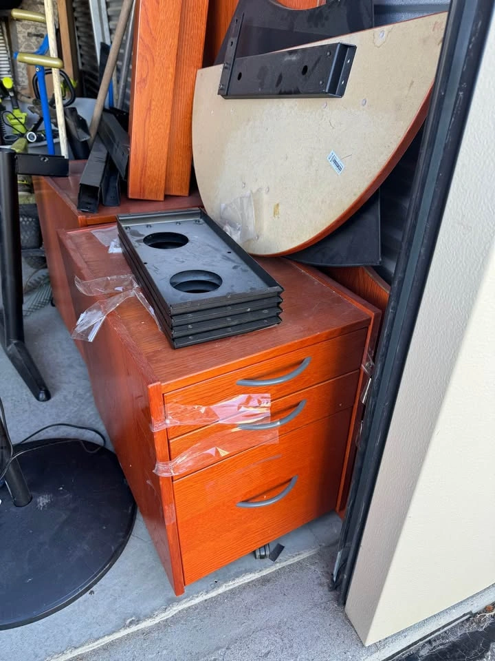 Storage Unit Cleanout! Need Gone ASAP - photo 3