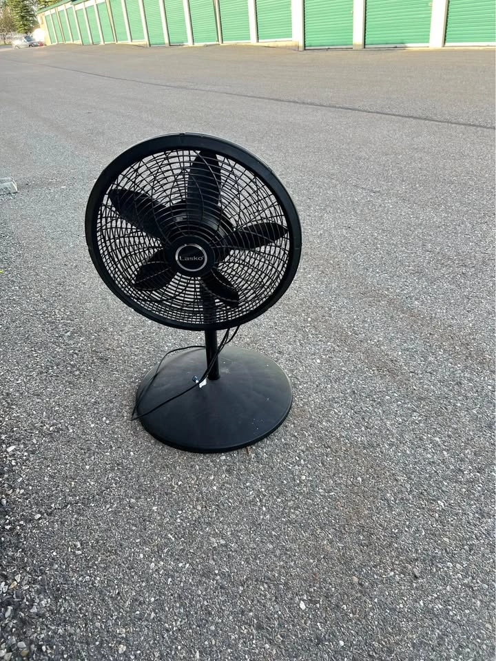 Storage Unit Cleanout! Need Gone ASAP - photo 5