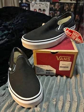 Brand new in box women’s size 8.5 slip on vans