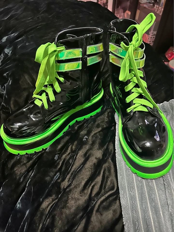 Demonia slacker 52 platform boots