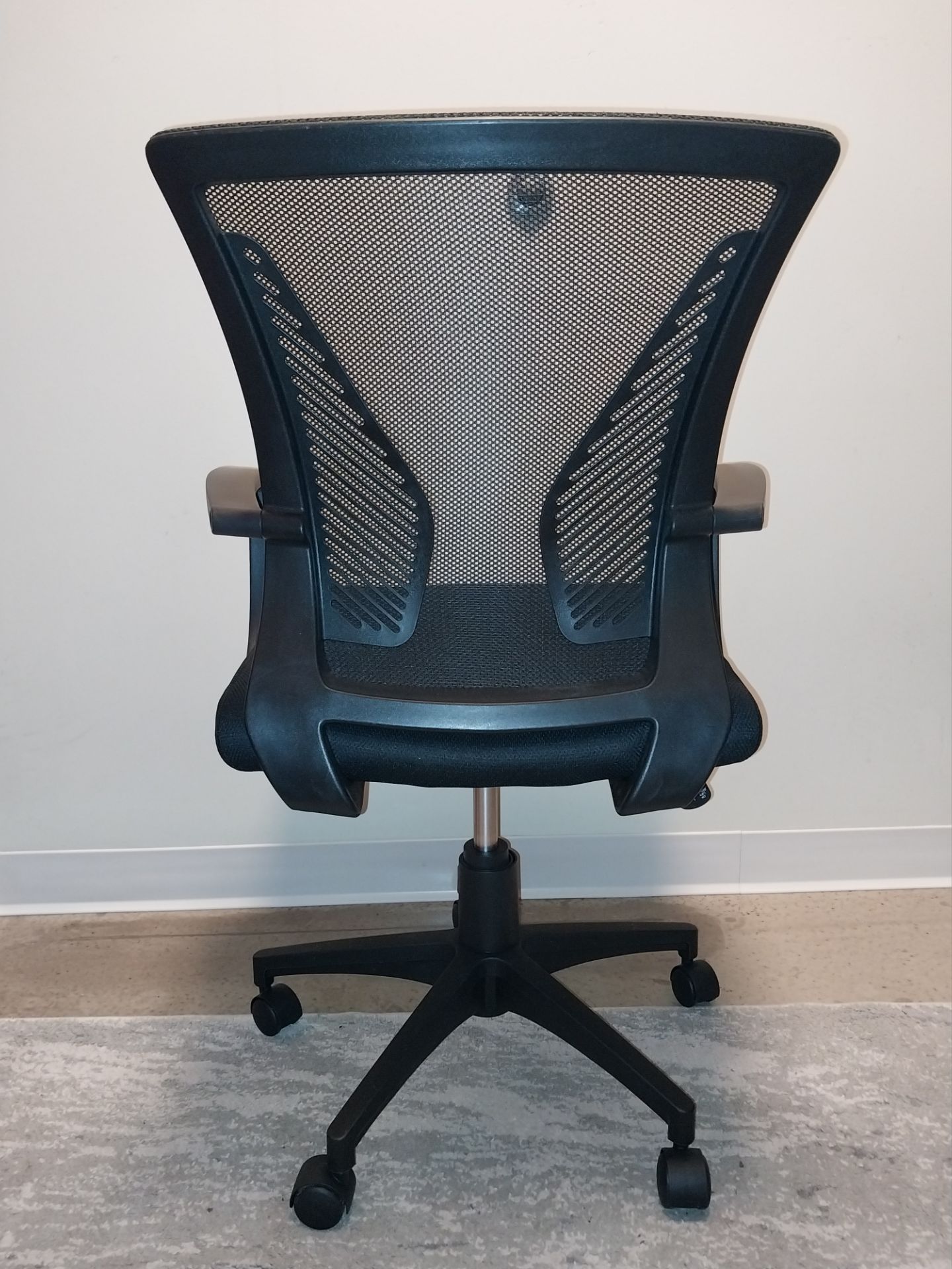 Ergonomic Office Swivel Chair with Lumbar Support – Like New - photo 5