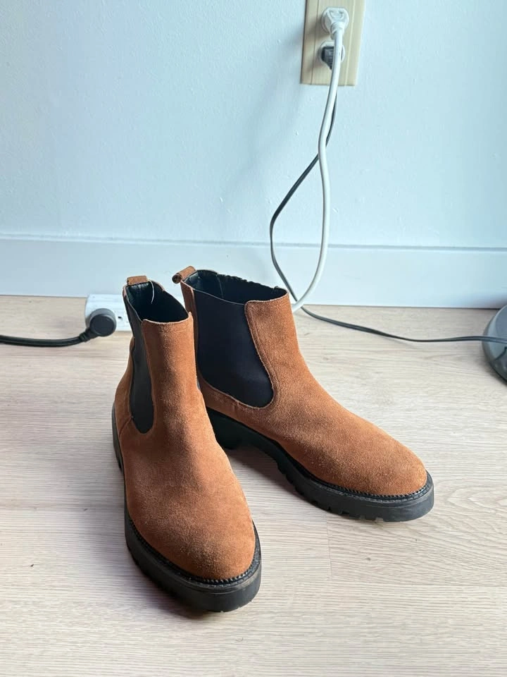 Brown Suede Platform Chelsea Boots - photo 2