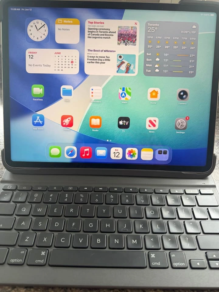 iPad Pro 12.9” (6th Gen) 256GB Wi-Fi & Cellular + Keyboard - photo 2