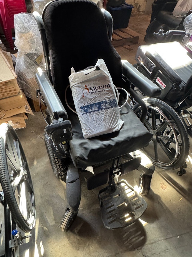 POWERED WHEEL CHAIR - photo 3