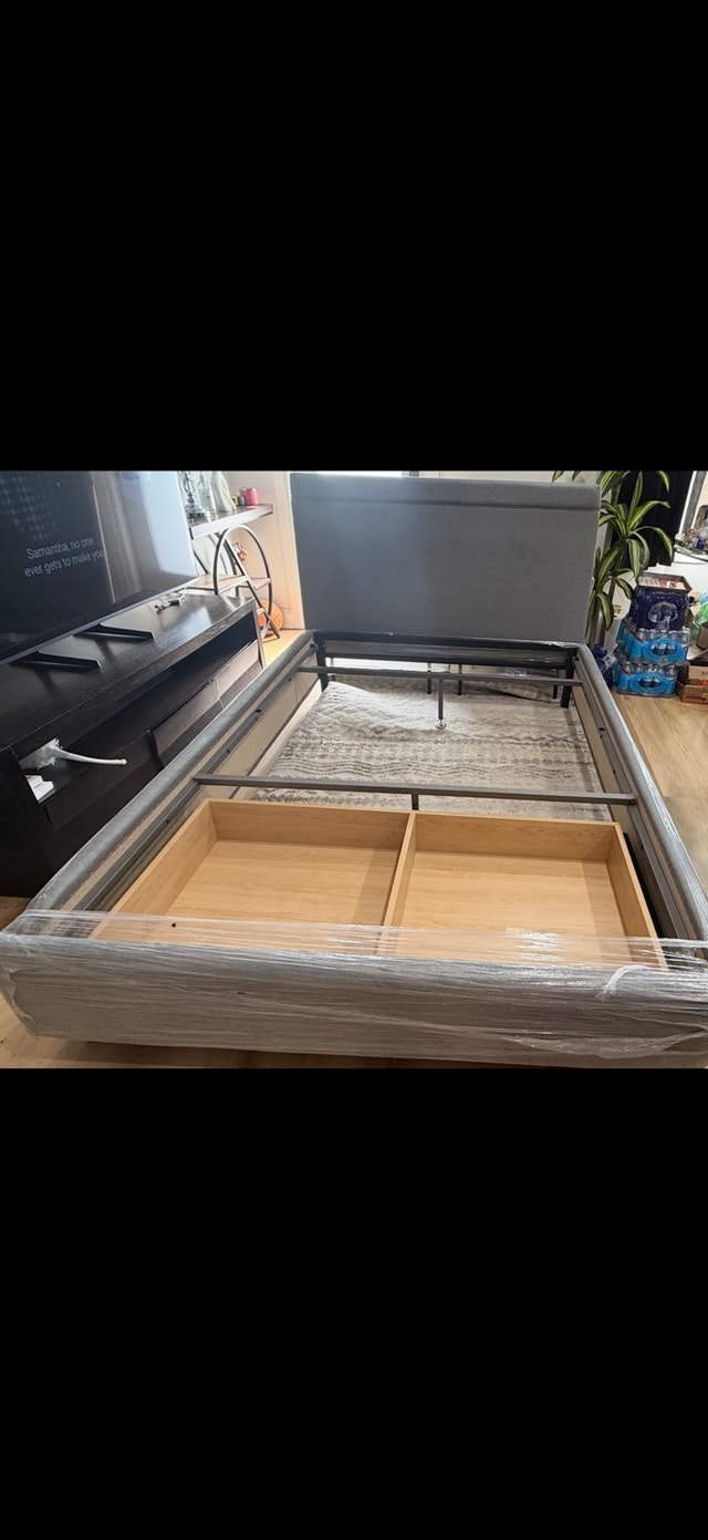 Queen size bed - photo 2