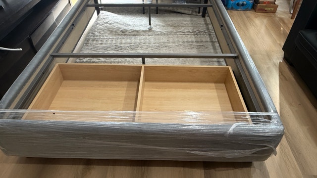 Queen size bed - photo 3