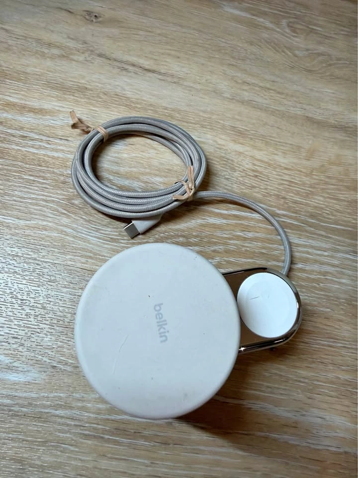 Belkin BoostCharge Pro 2-in-1 Magnetic Charging Dock