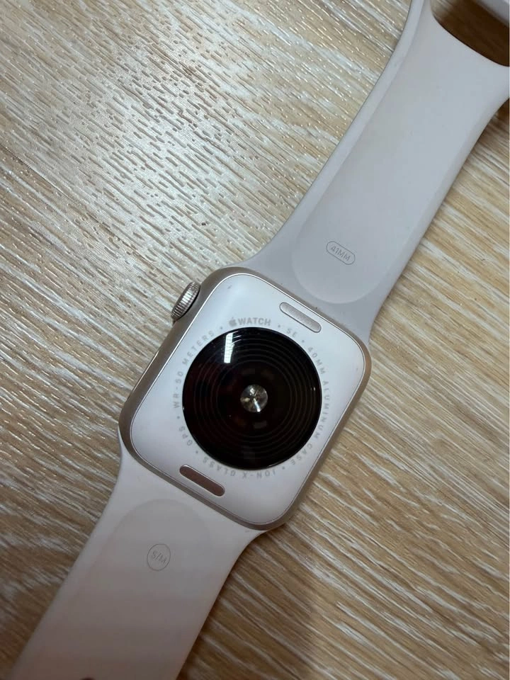 Apple Watch SE 40MM GPS Aluminum Case w/ starlight S/M Band - photo 4