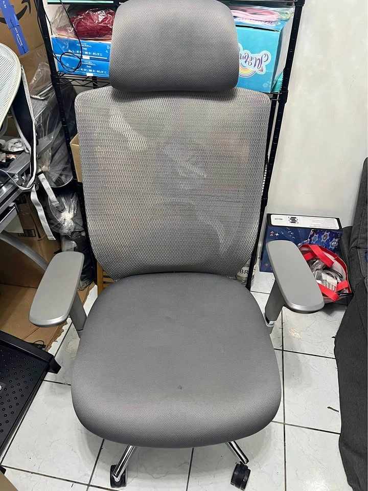 Grey Mesh Ergonomic Office Chair with Headrest