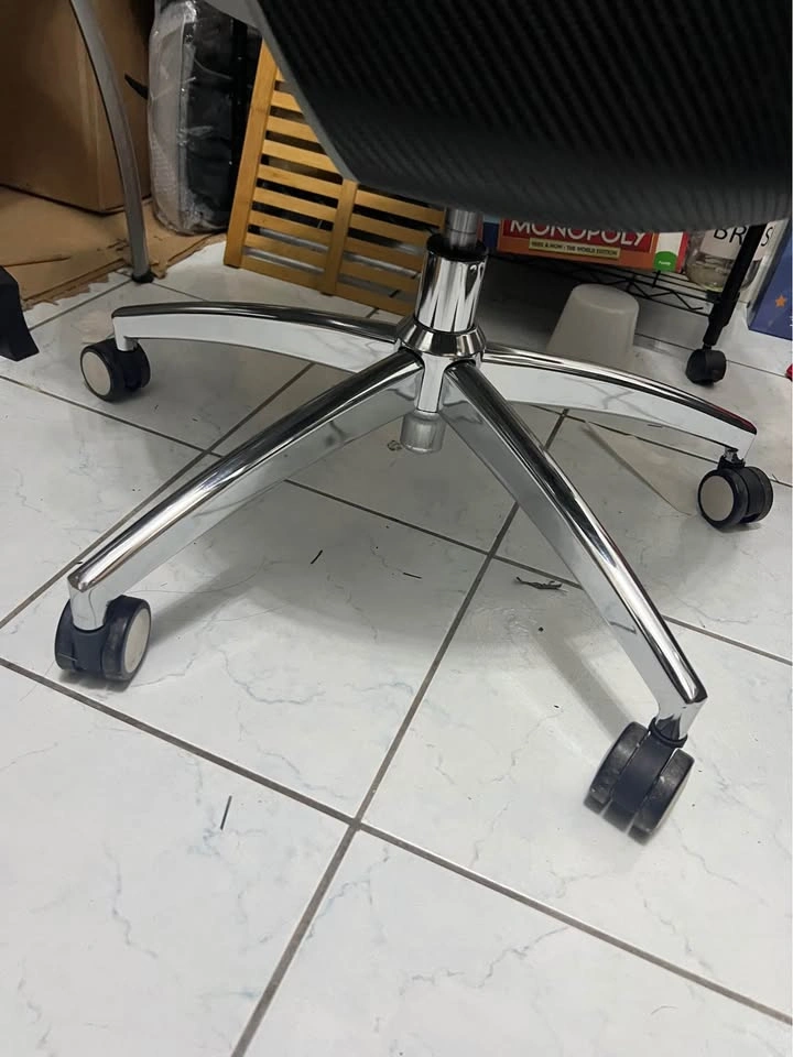 Grey Mesh Ergonomic Office Chair with Headrest - photo 4