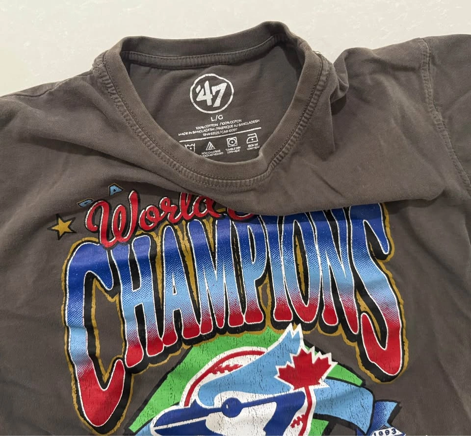 Toronto Blue Jays "Back 2 Back" World Series Champions T-shirt ( - photo 2
