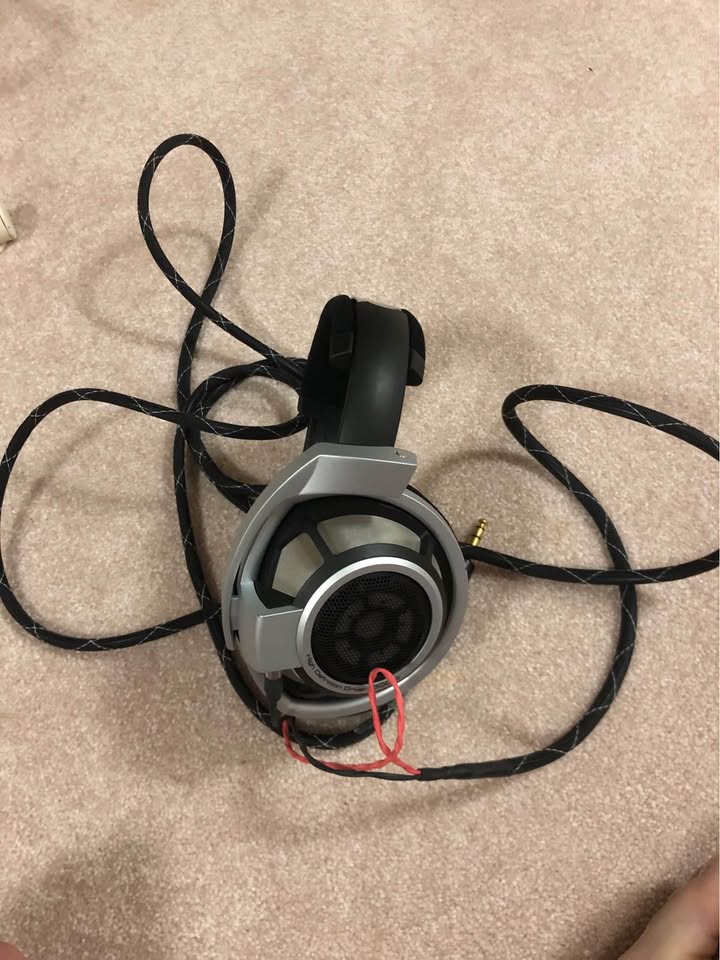 Sennheiser HD 800 headphones - photo 2