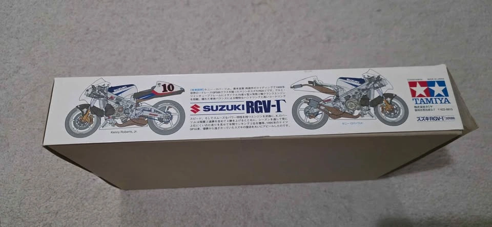 Tamiya Suzuki RGV-Γ (XR89) motorcycle model kit - photo 2