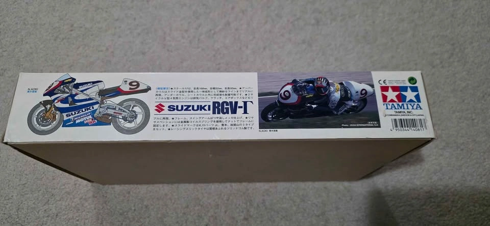 Tamiya Suzuki RGV-Γ (XR89) motorcycle model kit - photo 3