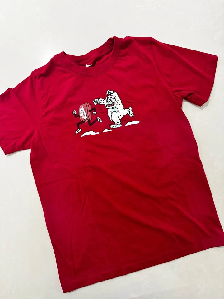 NIKE Cartoon Yeti Red Graphic Tee (Youth Size L)