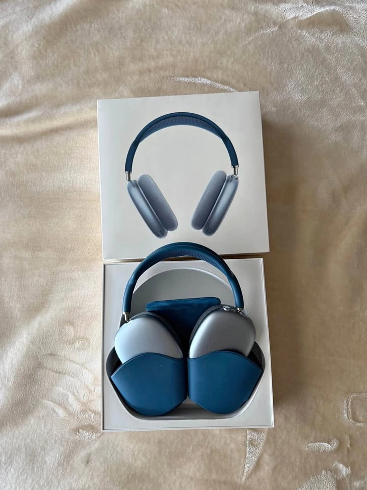Apple AirPods Max (Blue) – Excellent Condition