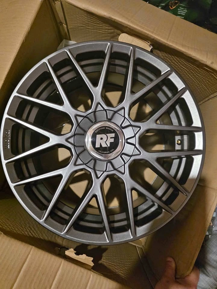 Rotiform RSE wheel. SINGULAR WHEEL