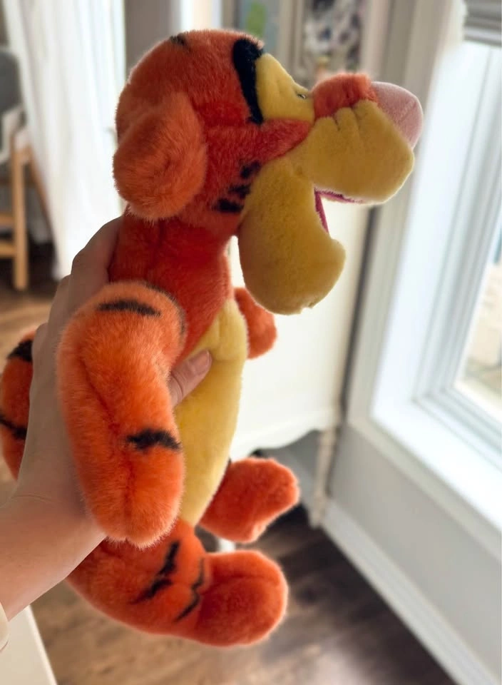 Disney Store Exclusive Winnie The Pooh Tigger Soft Plush 13” - photo 4