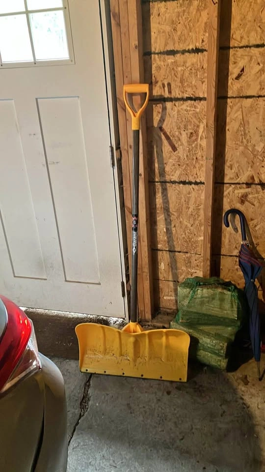 Garant Snow Shovel
