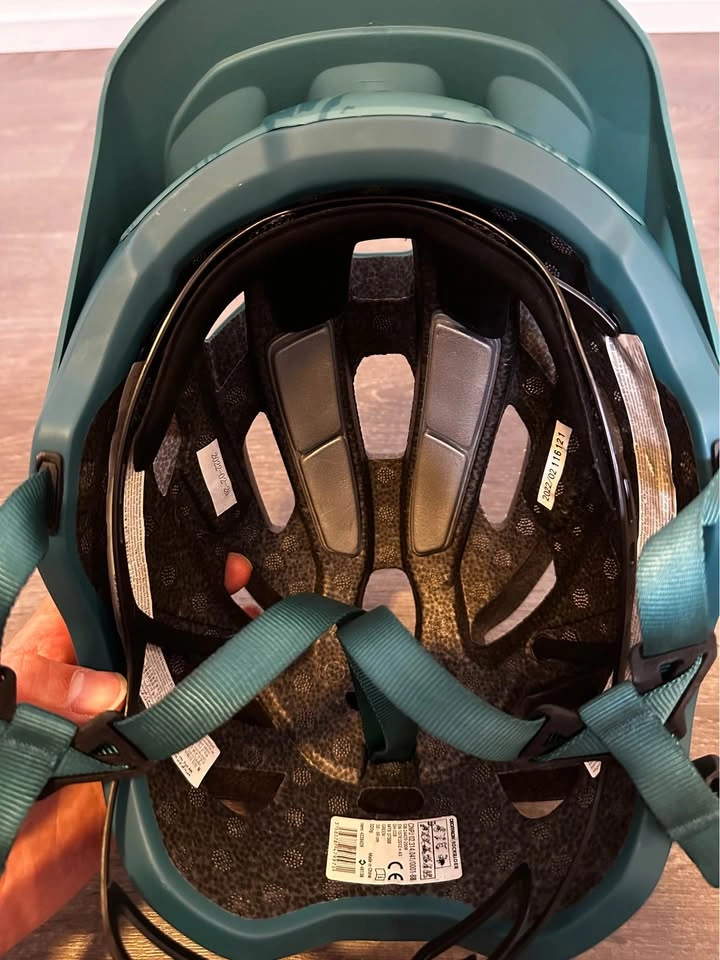 2 Bike Helmets – Decathlon + Freetown Lumière 3 (MIPS) - photo 2