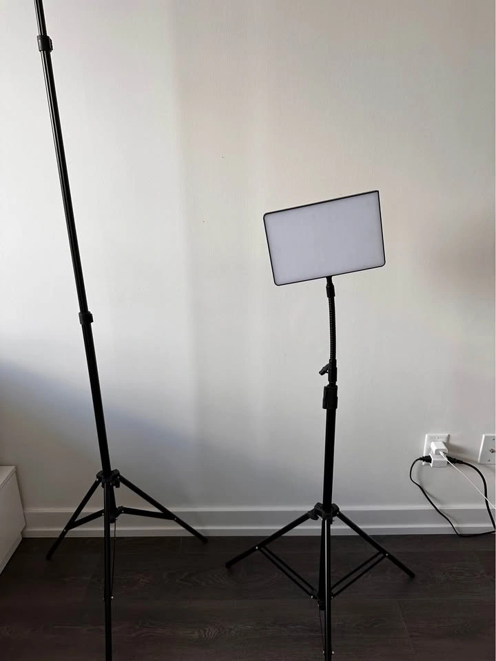 Studio Backdrop & Light Stand Kit – 2 Tripod Stands + Crossbar - photo 2