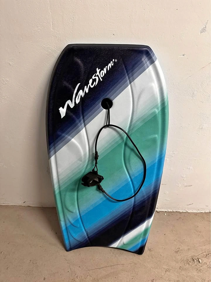 Wavestorm Bodyboard + Wrist Leash – Like New