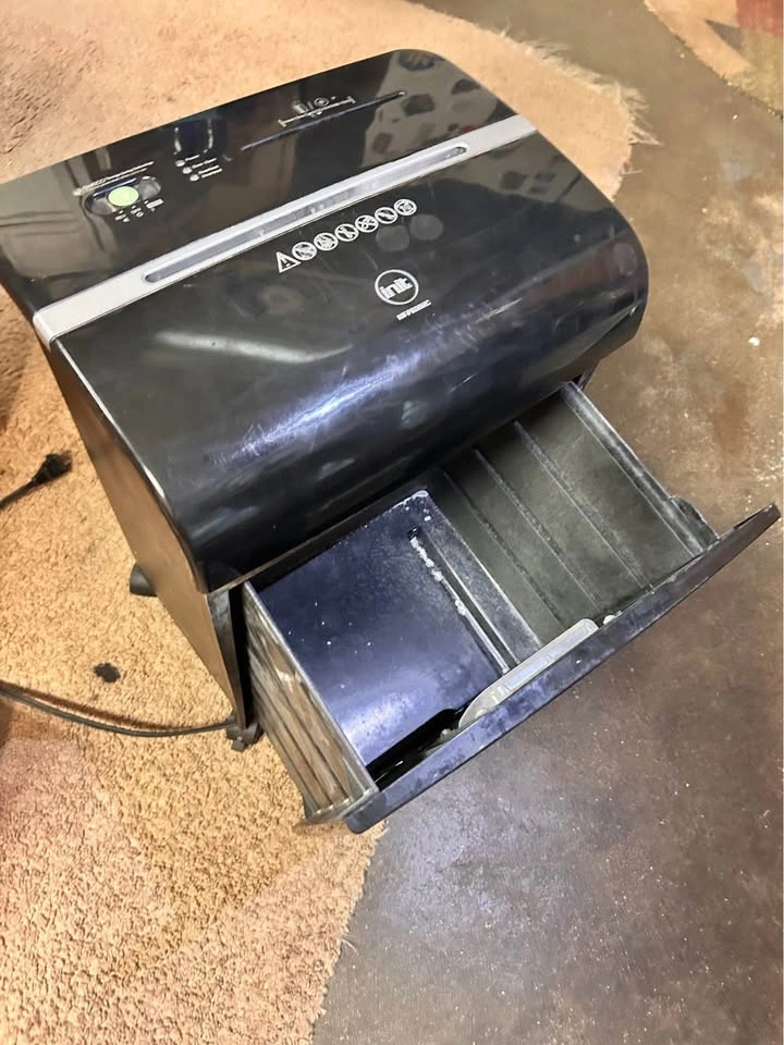 Document Shredder - photo 2