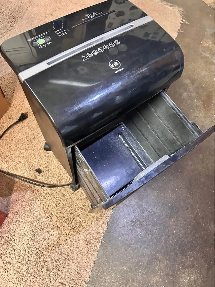 Document Shredder - photo 3