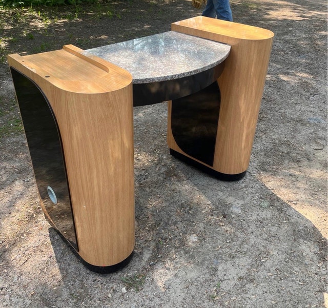 Manicure table