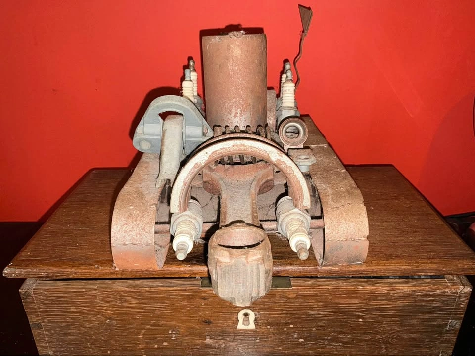 Rusted steel and spark plug tank - photo 3