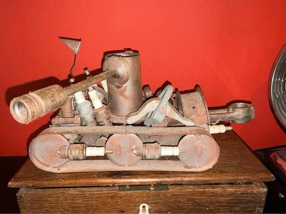 Rusted steel and spark plug tank - photo 4