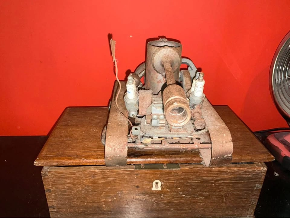 Rusted steel and spark plug tank - photo 5