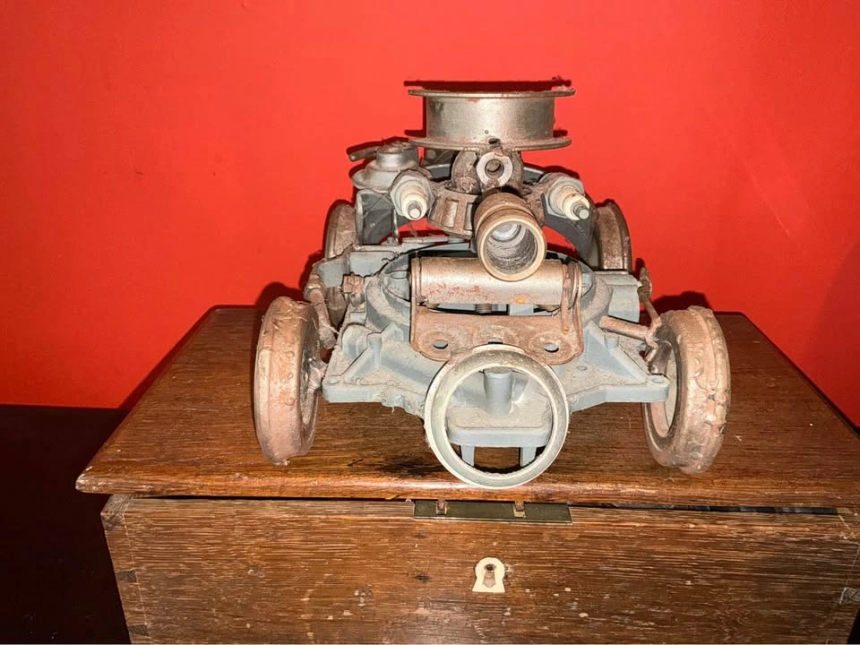 Rusted-metal and sparkplug art piece - photo 3