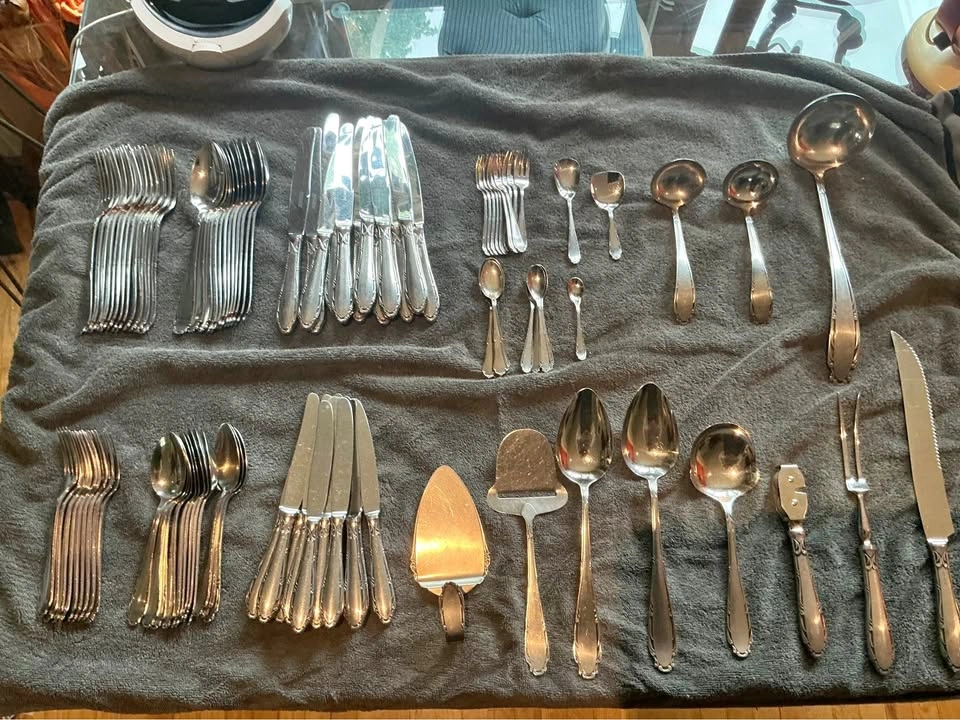 Vintage Oneida stainless flatware set (Serves 12)
