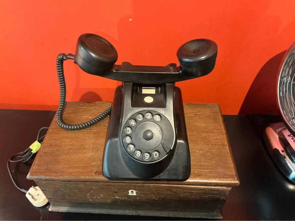 European (Dutch) Bakelite rotary telephone postal service model - photo 2