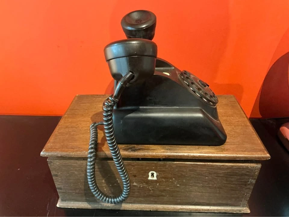 European (Dutch) Bakelite rotary telephone postal service model - photo 3