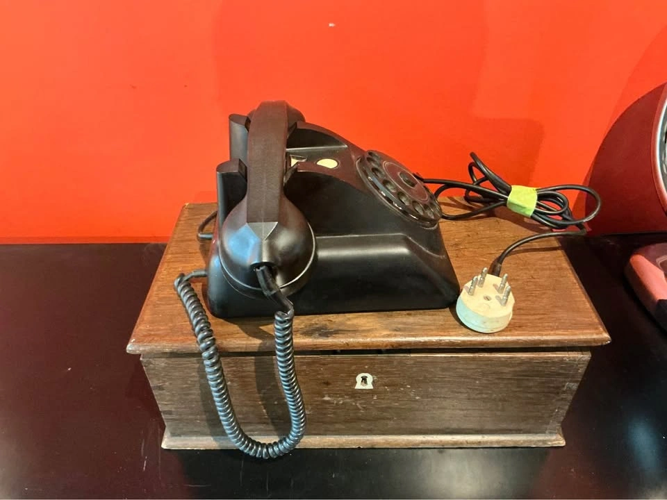 European (Dutch) Bakelite rotary telephone postal service model - photo 4