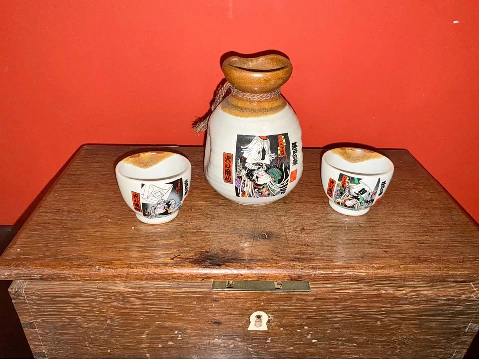Mid-to-late 20th century Japanese-style ceramic sake set