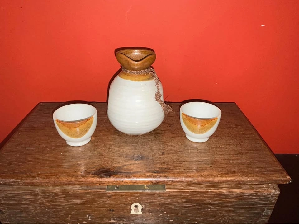 Mid-to-late 20th century Japanese-style ceramic sake set - photo 3