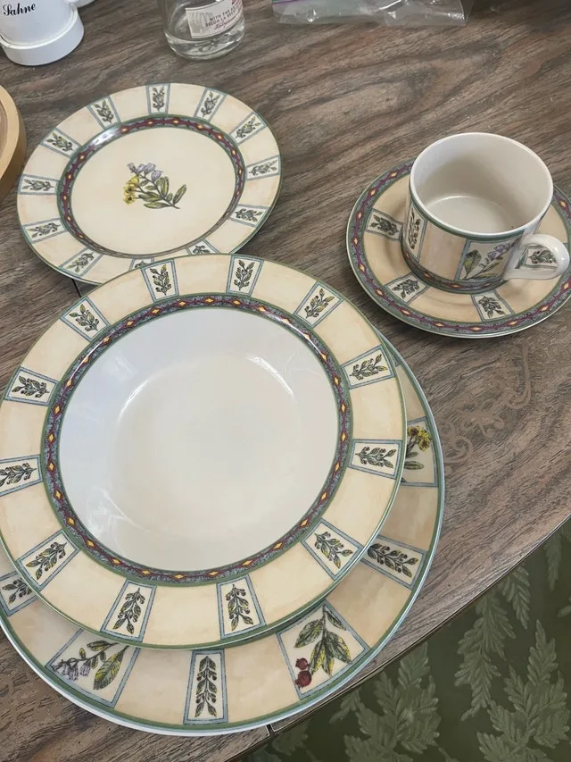 5 piece dish set, 8 place settings