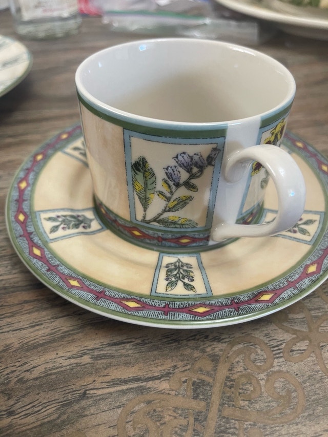 5 piece dish set, 8 place settings - photo 2