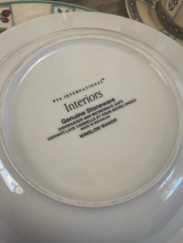 5 piece dish set, 8 place settings - photo 4