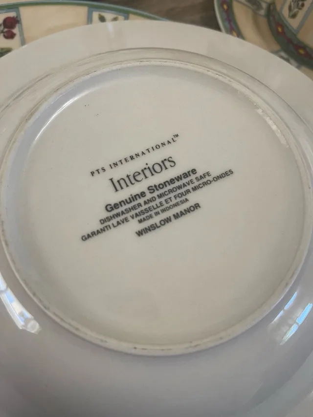5 piece dish set, 8 place settings - photo 4