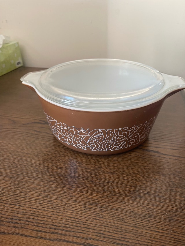 Pyrex Butterfly Gold Casserole Dish