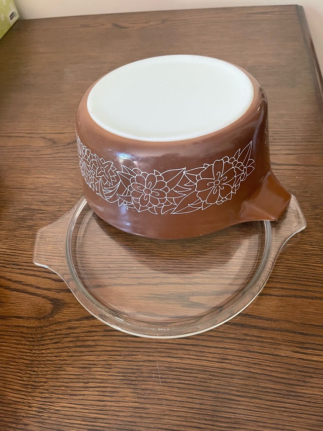 Pyrex Butterfly Gold Casserole Dish - photo 2
