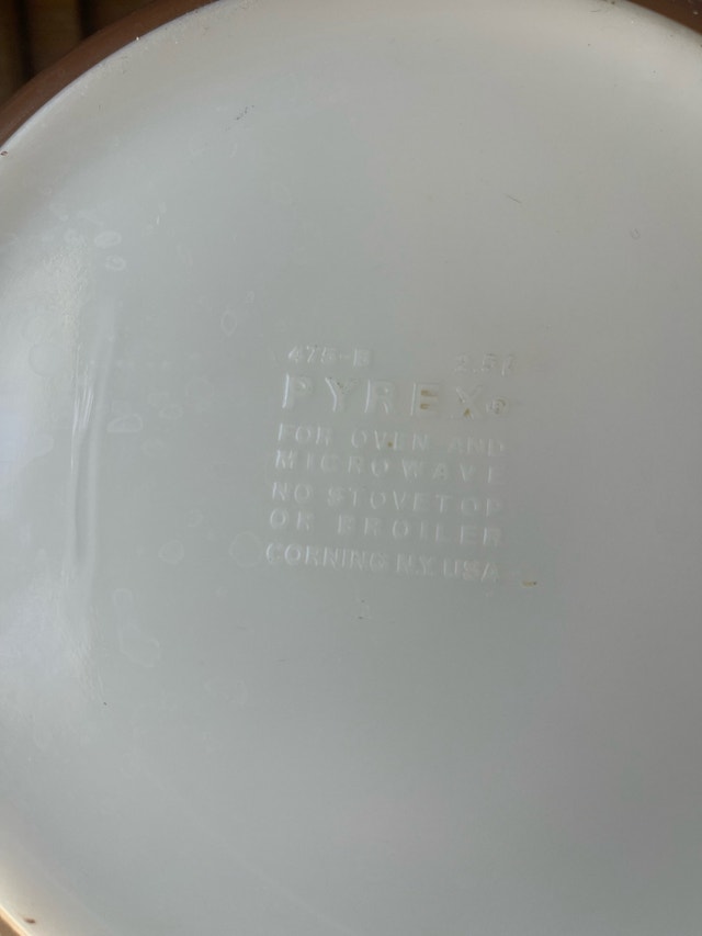 Pyrex Butterfly Gold Casserole Dish - photo 3
