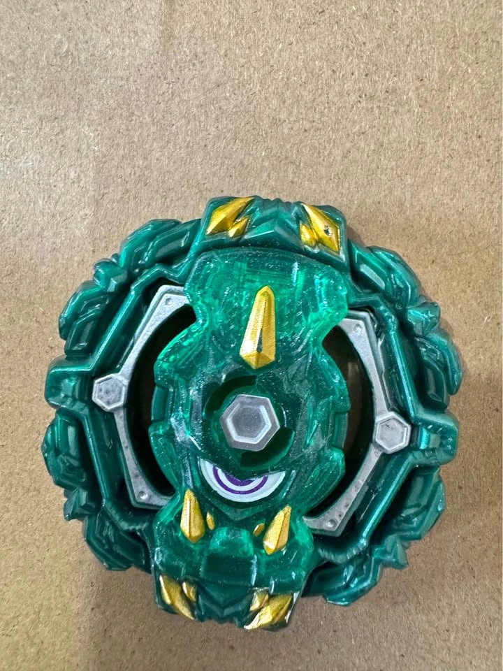 Poison cyclops c5 (Hasbro) bayblade