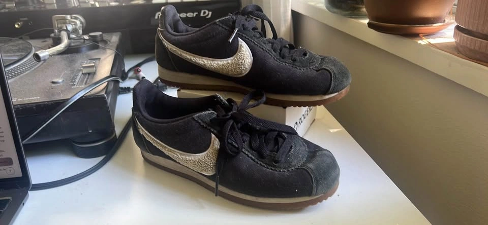 Size 7.5 Nike Cortez - photo 3