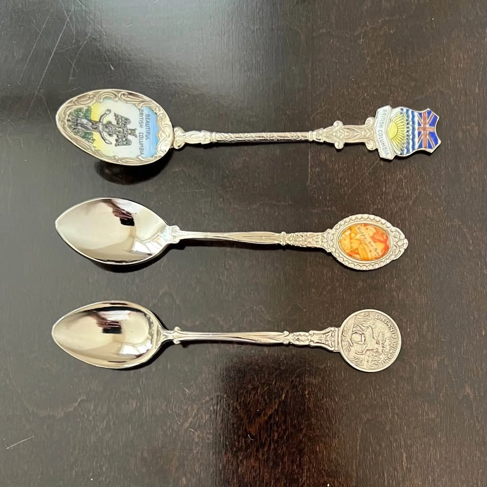 Vintage 12 Souvenir Collectible Spoon Made in USA, CANADA, HOLLA - photo 4